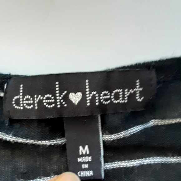 Derek heart scoop neck Sweater sz medium - Picture 4 of 4